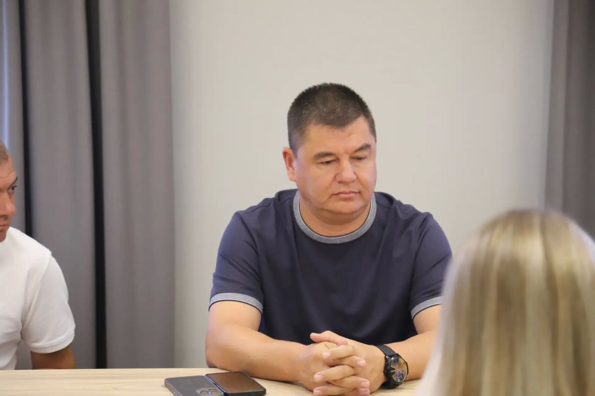 Глава администрации Бахчисарайского района Анжелика Ястребова встретилась с назначенным Генеральным директором ГБУ РК «Бахчисарайский историко-культурный и археологический музей-заповедник» Ленуром Абдурамановым Глава администрации Бахчисарайского района Анжелика Ястребова встретилась с назначенным Генеральным директором ГБУ РК «Бахчисарайский историко-культурный и археологический музей-заповедник» Ленуром Абдурамановым