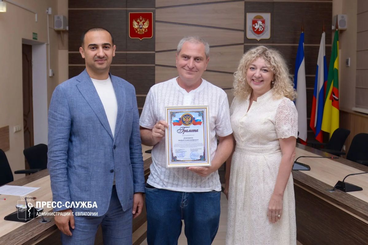 В Евпатории отметили труд работников «Воды Крыма» В Евпатории отметили труд работников «Воды Крыма»