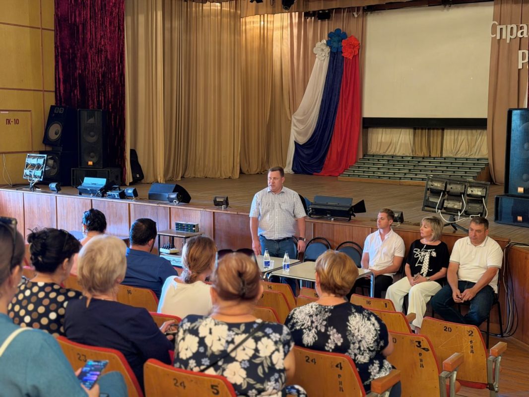 Юрий Нестеренко: С жителями Журавлевки и руководством Симферопольского района обсудили перенос библиотеки из старого здания с ветхой крышей и печным отоплением в сельский Дом культуры
