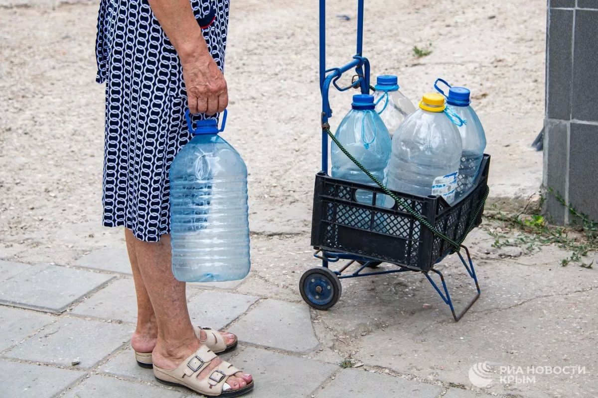 В четырех городах и двух районах Крыма сегодня частично не будет воды