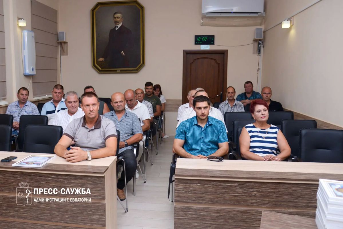 В Евпатории отметили труд работников «Воды Крыма» В Евпатории отметили труд работников «Воды Крыма»