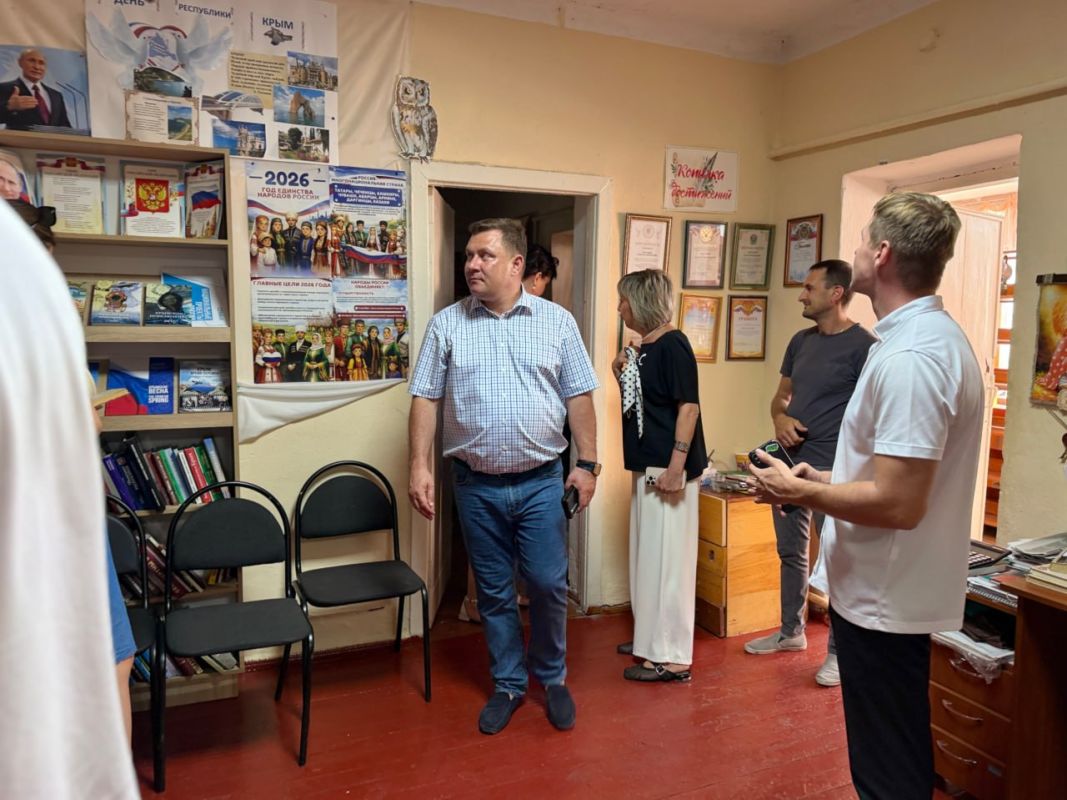 Юрий Нестеренко: С жителями Журавлевки и руководством Симферопольского района обсудили перенос библиотеки из старого здания с ветхой крышей и печным отоплением в сельский Дом культуры Юрий Нестеренко: С жителями Журавлевки и руководством Симферопольского района обсудили перенос библиотеки из старого здания с ветхой крышей и печным отоплением в сельский Дом культуры