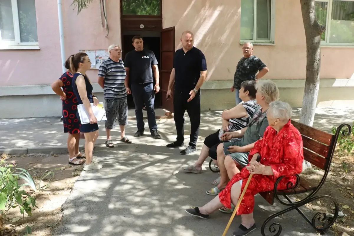 Иван Кошель: Сегодня активно работаю в районе Аршинцево: встречаюсь с жителями, обхожу территории Иван Кошель: Сегодня активно работаю в районе Аршинцево: встречаюсь с жителями, обхожу территории