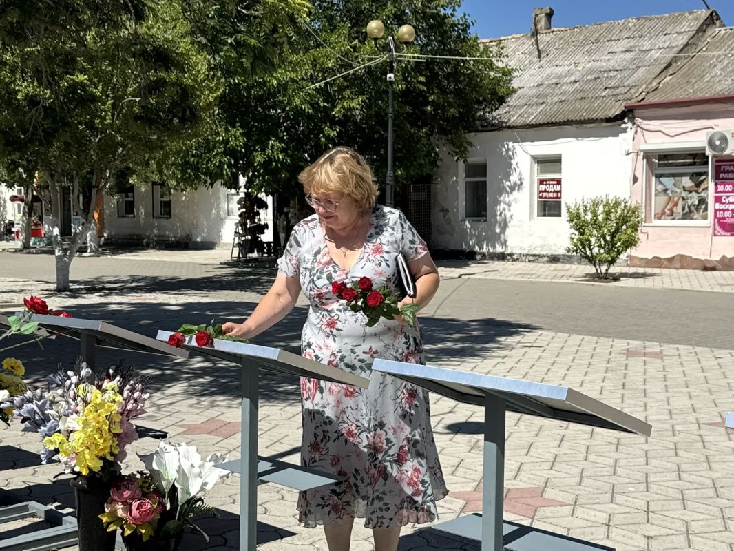 В Черноморском увековечили память трёх героев СВО В Черноморском увековечили память трёх героев СВО