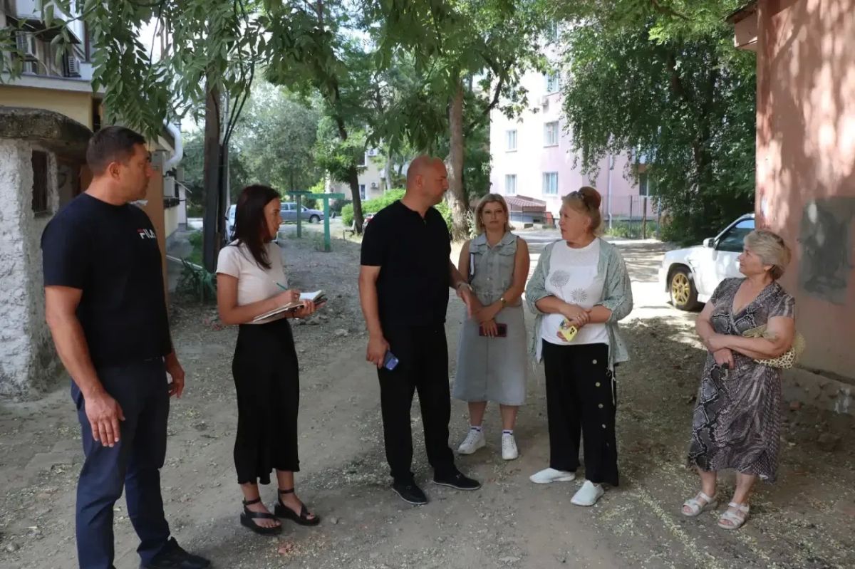 Иван Кошель: Сегодня активно работаю в районе Аршинцево: встречаюсь с жителями, обхожу территории