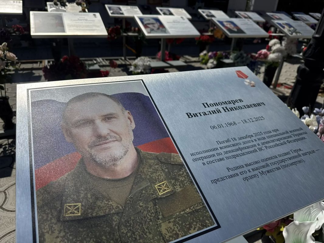 В Черноморском увековечили память трёх героев СВО В Черноморском увековечили память трёх героев СВО
