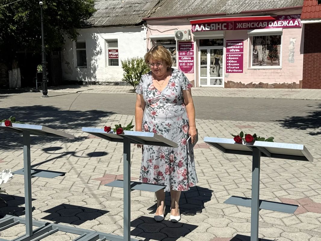 В Черноморском увековечили память трёх героев СВО В Черноморском увековечили память трёх героев СВО