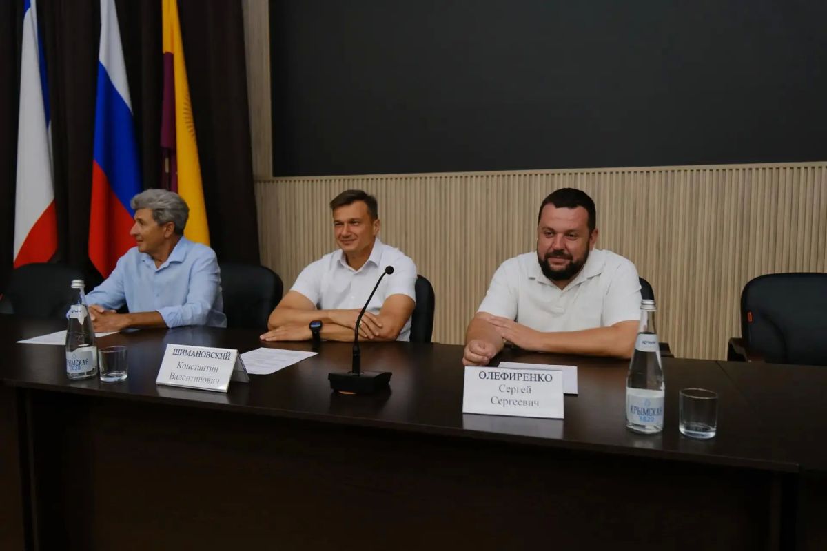 Вместе с Председателем Ялтинского городского совета Константином Валентиновичем Шимановским, депутатом Государственного Совета Республики Крым Николаем Леонтьевичем Янаки и коллегами провели традиционное аппаратное совещание... Вместе с Председателем Ялтинского городского совета Константином Валентиновичем Шимановским, депутатом Государственного Совета Республики Крым Николаем Леонтьевичем Янаки и коллегами провели традиционное аппаратное совещание...