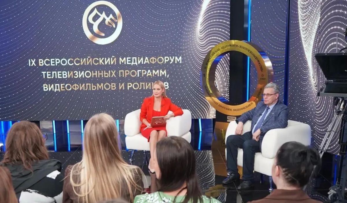 Рифат Сабитов отметил работы участников IX Всероссийского медиафорума «Золотое кольцо России» в Ярославле Рифат Сабитов отметил работы участников IX Всероссийского медиафорума «Золотое кольцо России» в Ярославле