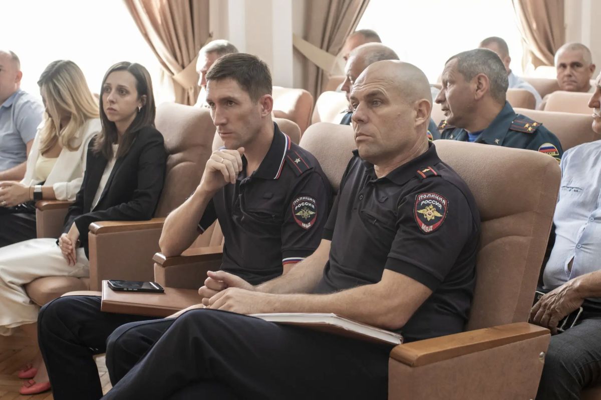 В Симферополе прошло оперативно-хозяйственное совещание, в ходе которого руководители структурных подразделений отчитались о проделанной работе В Симферополе прошло оперативно-хозяйственное совещание, в ходе которого руководители структурных подразделений отчитались о проделанной работе