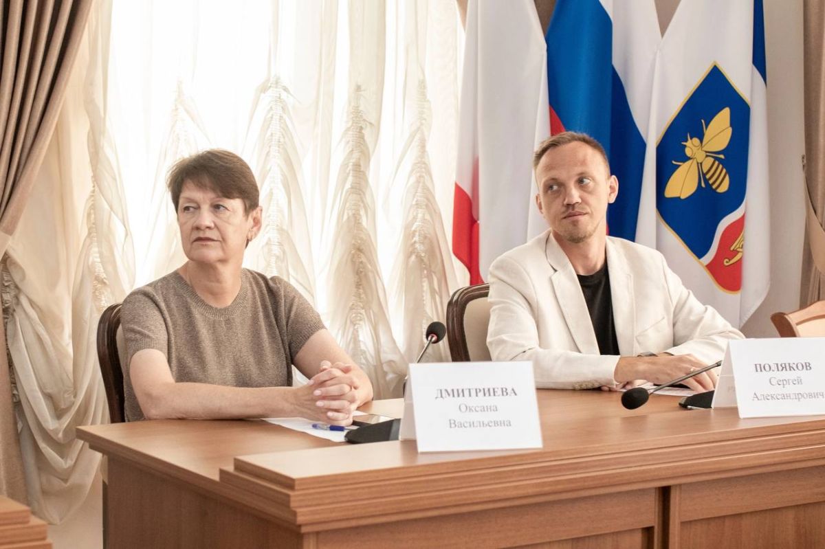 В Симферополе прошло оперативно-хозяйственное совещание, в ходе которого руководители структурных подразделений отчитались о проделанной работе В Симферополе прошло оперативно-хозяйственное совещание, в ходе которого руководители структурных подразделений отчитались о проделанной работе
