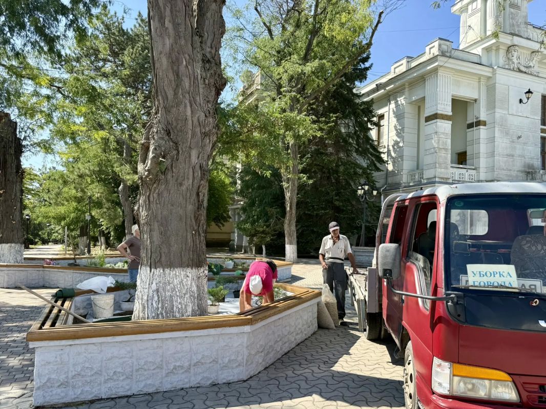 Виталий Оганесян: Коммунальные службы города ежедневно выполняют важную, но не всегда заметную работу по поддержанию чистоты, красоты и порядка, озеленению, ремонту и благоустройству Виталий Оганесян: Коммунальные службы города ежедневно выполняют важную, но не всегда заметную работу по поддержанию чистоты, красоты и порядка, озеленению, ремонту и благоустройству