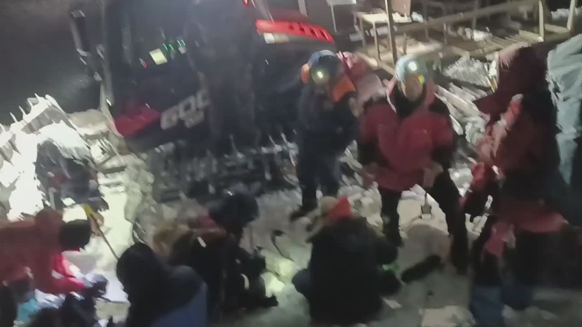 Две группы альпинистов вместо одной спустили спасатели с Эльбруса