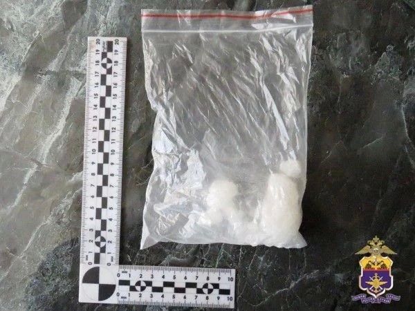В Крыму транспортными полицейскими пресечена деятельность местного наркокурьера