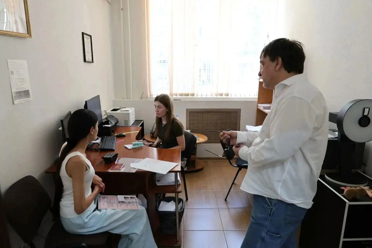 В Симферополе представитель Общественного совета при МВД по Республике Крым оценил качество предоставления государственной услуги в сфере миграции В Симферополе представитель Общественного совета при МВД по Республике Крым оценил качество предоставления государственной услуги в сфере миграции