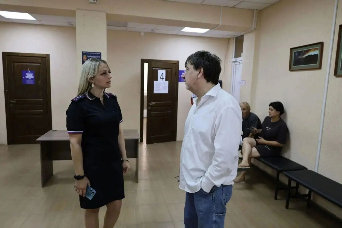 В Симферополе представитель Общественного совета при МВД по Республике Крым оценил качество предоставления государственной услуги в сфере миграции В Симферополе представитель Общественного совета при МВД по Республике Крым оценил качество предоставления государственной услуги в сфере миграции
