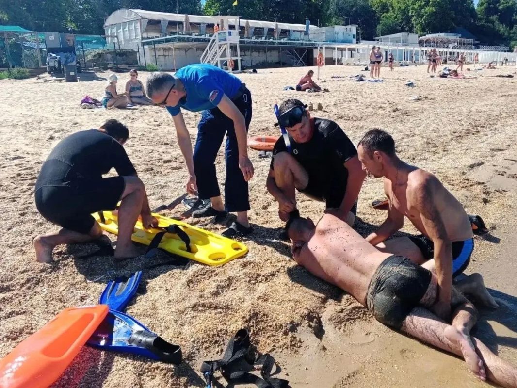 Спасатели «Севера» провели тренировку по спасению на воде Спасатели «Севера» провели тренировку по спасению на воде