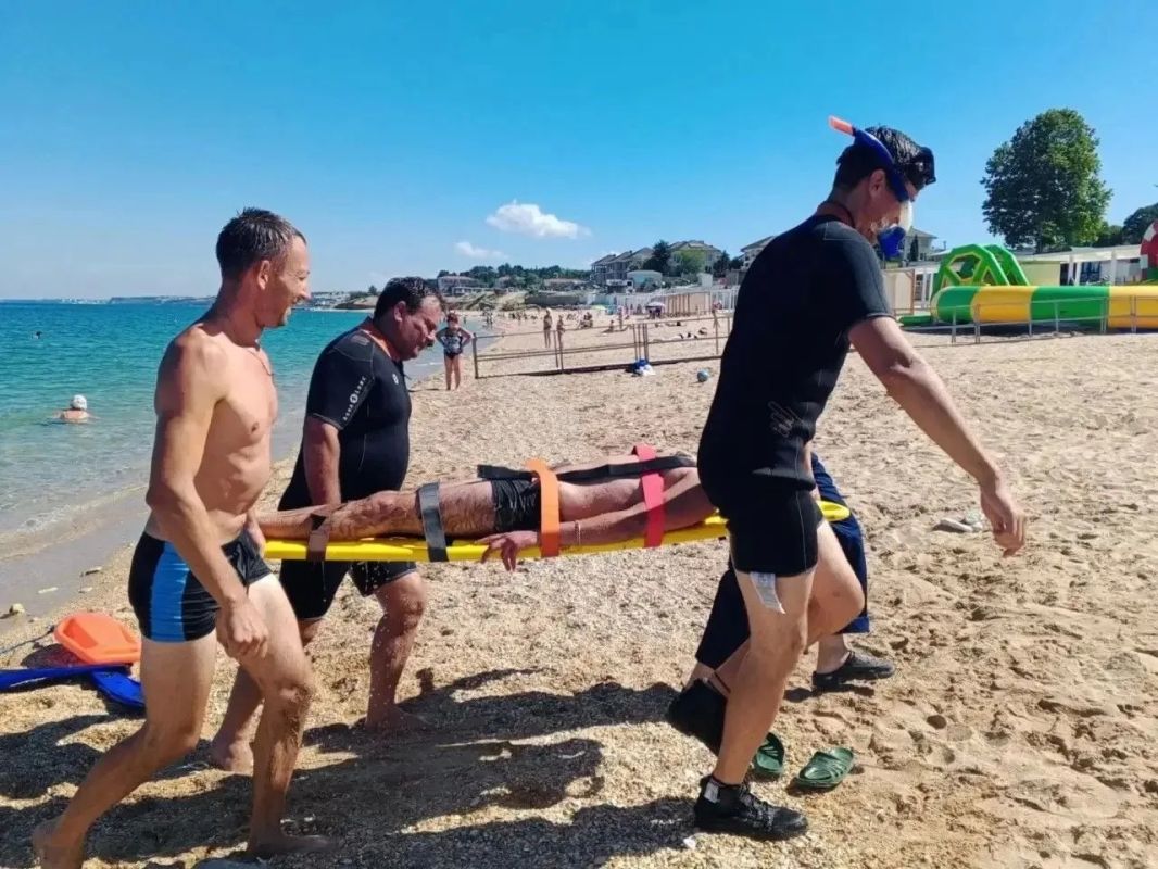 Спасатели «Севера» провели тренировку по спасению на воде Спасатели «Севера» провели тренировку по спасению на воде