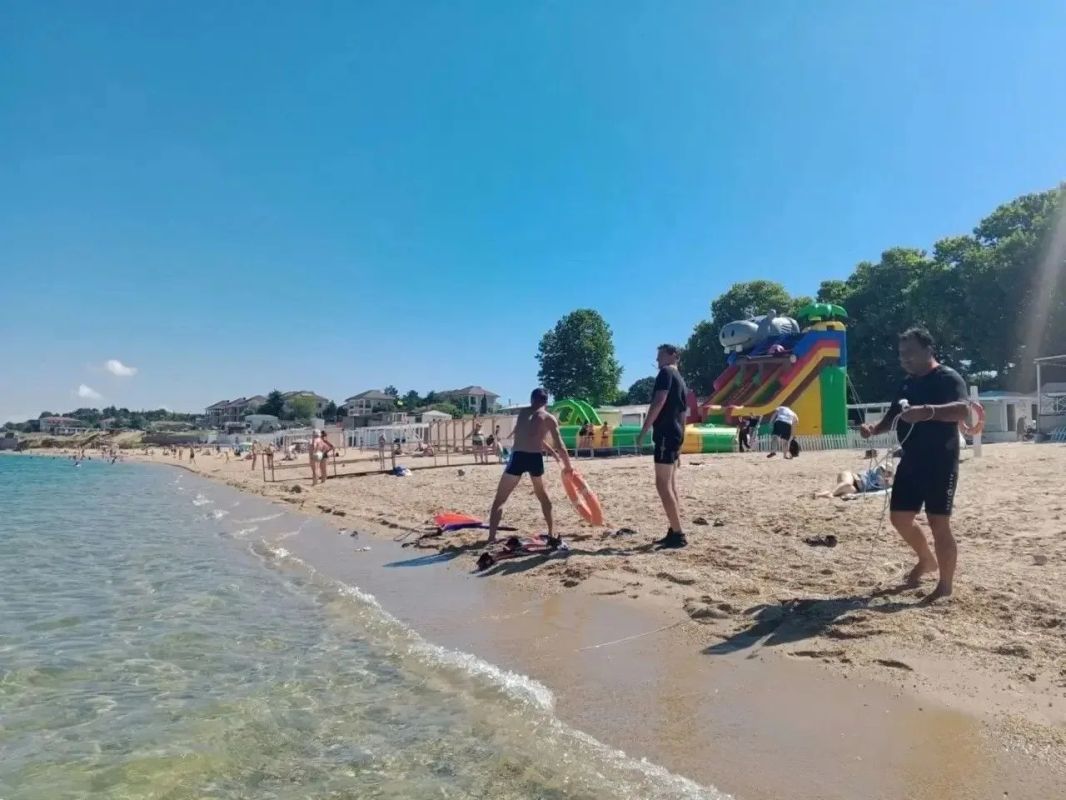 Спасатели «Севера» провели тренировку по спасению на воде Спасатели «Севера» провели тренировку по спасению на воде