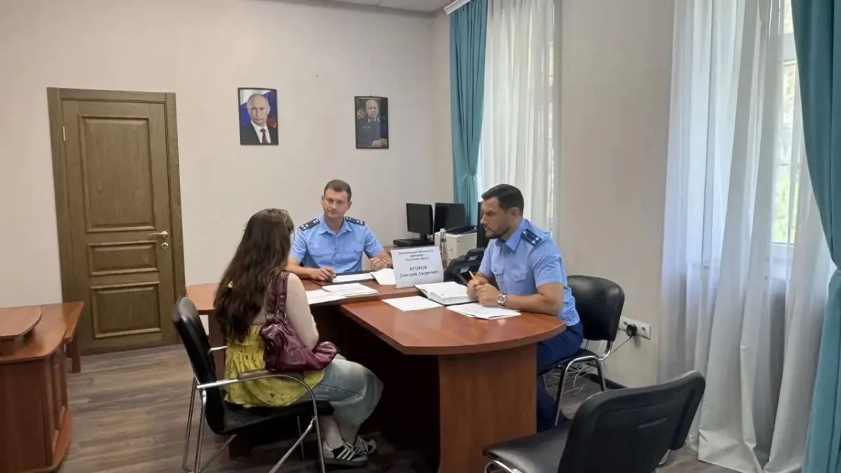 Прямой диалог: исполняющий обязанности прокурора Крыма Дмитрий Егоров провел прием жителей Симферополя