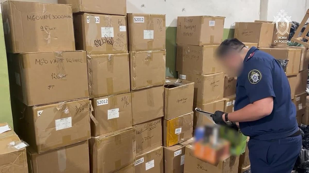 Двое предприимчивых крымчан пытались продать на материк 78 тысяч контрафактных электронных сигарет на 90 миллионов рублей