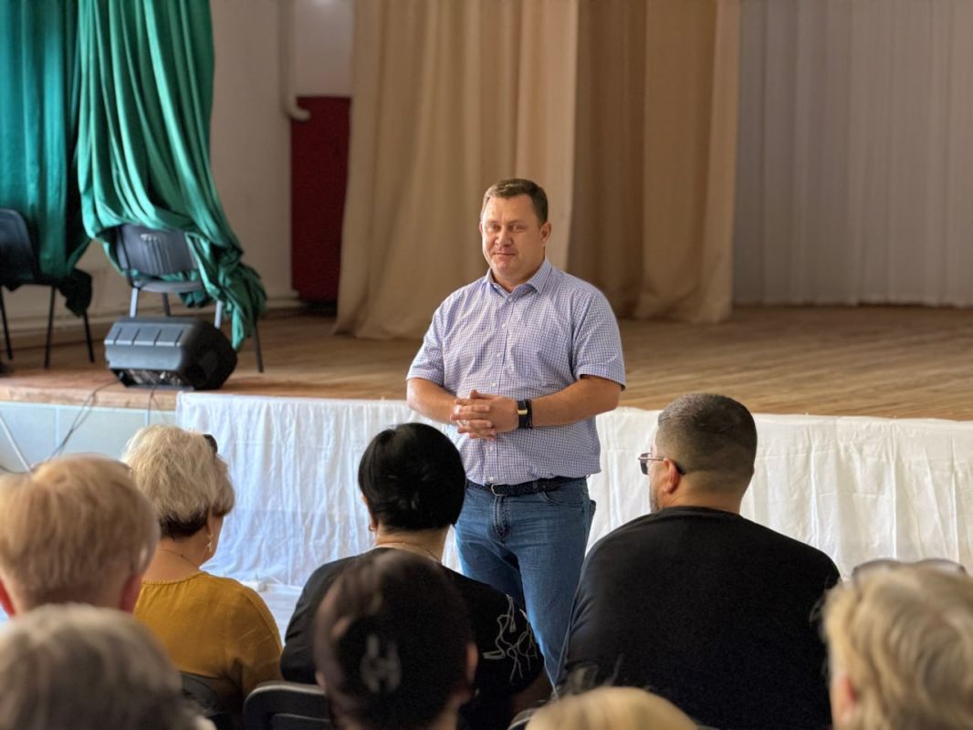 Юрий Нестеренко: Важность поддержания постоянной связи, а при необходимости, принятия решений в ручном режиме обсудили с жителями Холмовки и Красномакского сельского поселения Бахчисарайского района Юрий Нестеренко: Важность поддержания постоянной связи, а при необходимости, принятия решений в ручном режиме обсудили с жителями Холмовки и Красномакского сельского поселения Бахчисарайского района