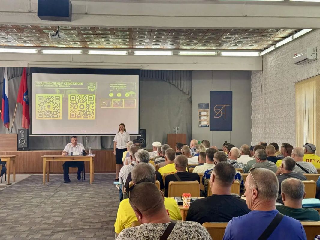 В Севастополе сотрудники Госавтоинспекции проверили готовность школьных автобусов к перевозке детей В Севастополе сотрудники Госавтоинспекции проверили готовность школьных автобусов к перевозке детей