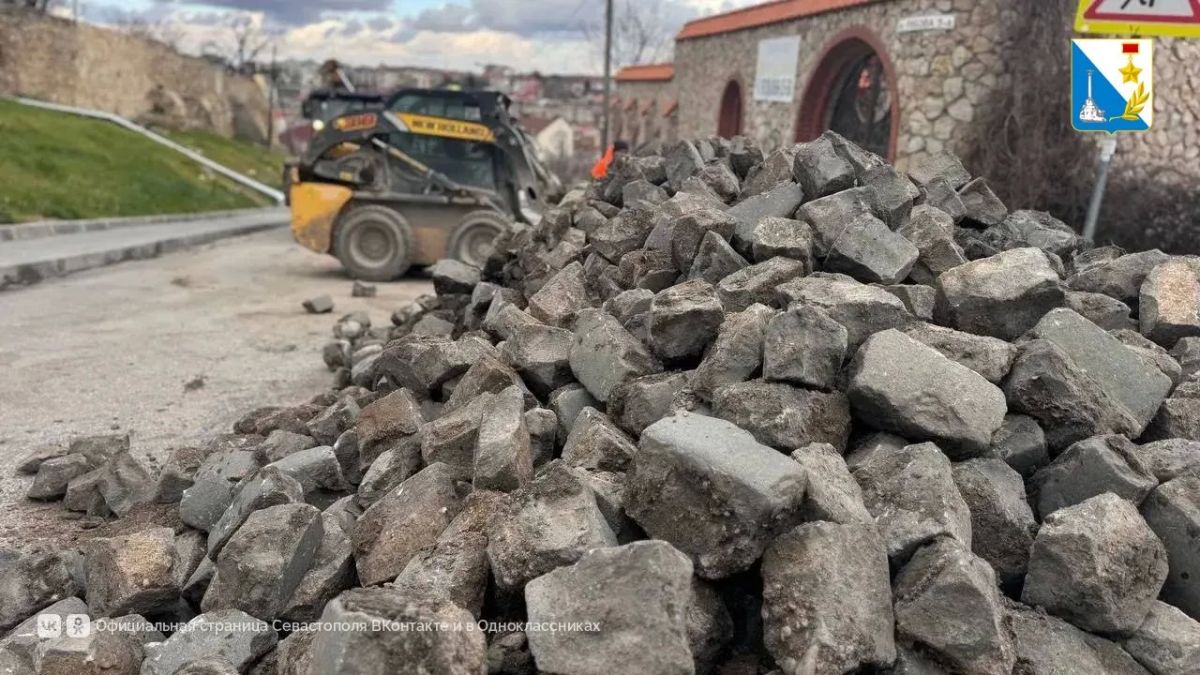 На улицах Шмидта и Демидова ограничат движение с 27 августа по 25 ноября — вернут историческую брусчатку