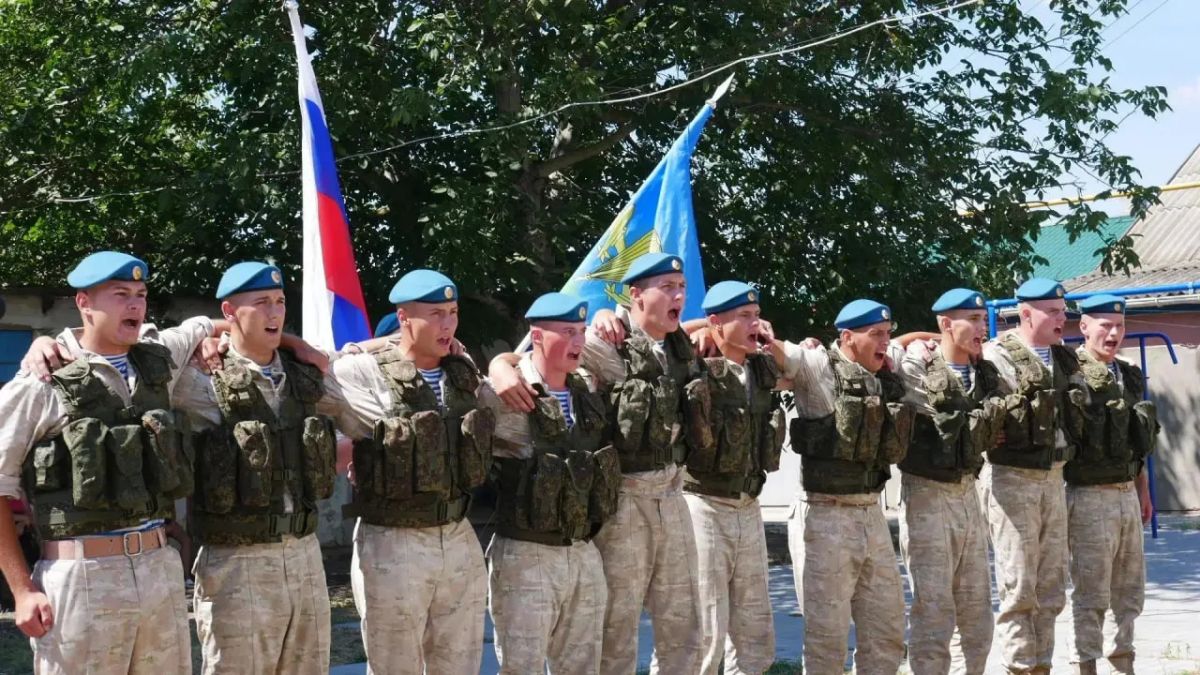 Личный парад для ветерана: в Крыму гвардейцы-десантники поздравили фронтовика со 101-летием Личный парад для ветерана: в Крыму гвардейцы-десантники поздравили фронтовика со 101-летием