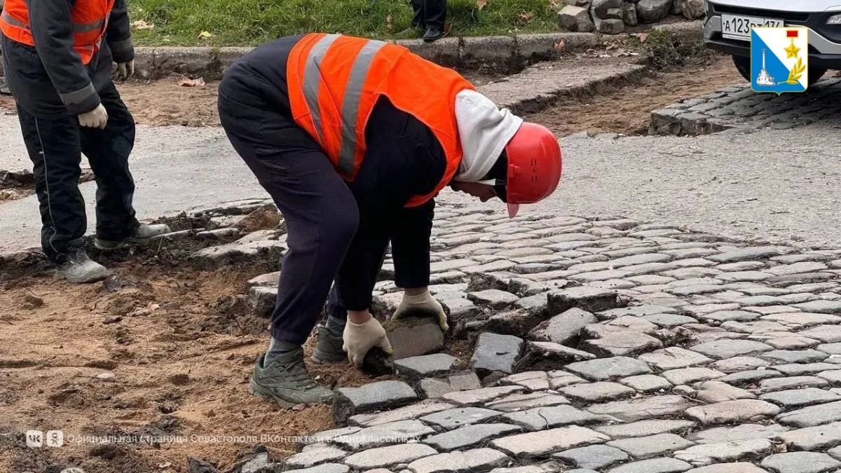 На улицах Шмидта и Демидова ограничат движение с 27 августа по 25 ноября — вернут историческую брусчатку На улицах Шмидта и Демидова ограничат движение с 27 августа по 25 ноября — вернут историческую брусчатку