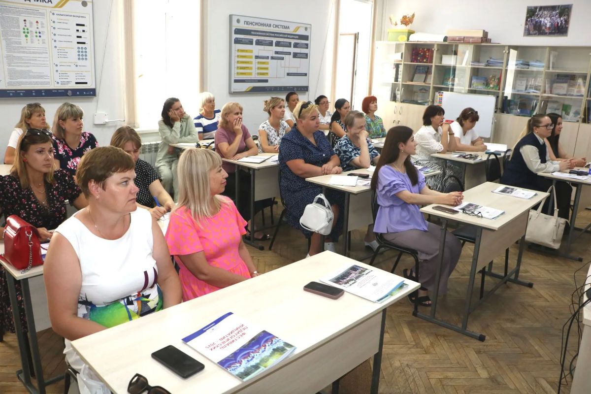 Финграмотность + безопасность = приоритеты на сегодня Финграмотность + безопасность = приоритеты на сегодня
