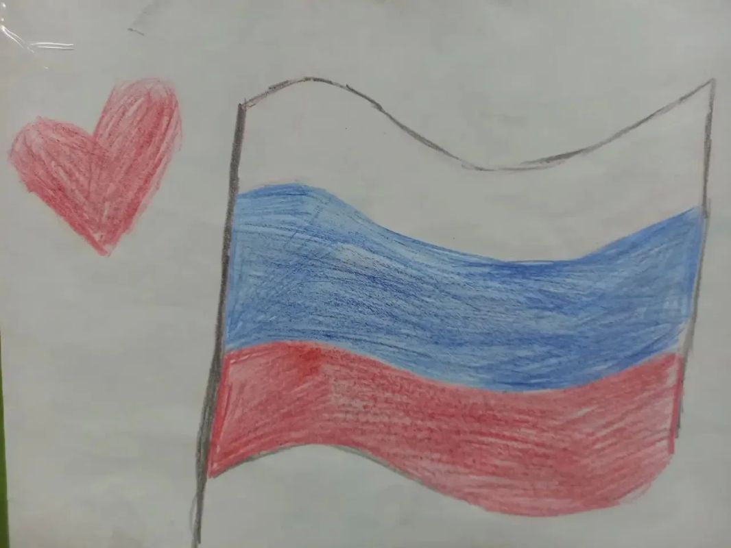 Цвета Родины. В преддверии Дня Государственного флага Российской Федерации в "Крымском центре Территориального страхового фонда документации" провели конкурс детского рисунка, который объединил семьи и коллектив вокруг... Цвета Родины. В преддверии Дня Государственного флага Российской Федерации в "Крымском центре Территориального страхового фонда документации" провели конкурс детского рисунка, который объединил семьи и коллектив вокруг...