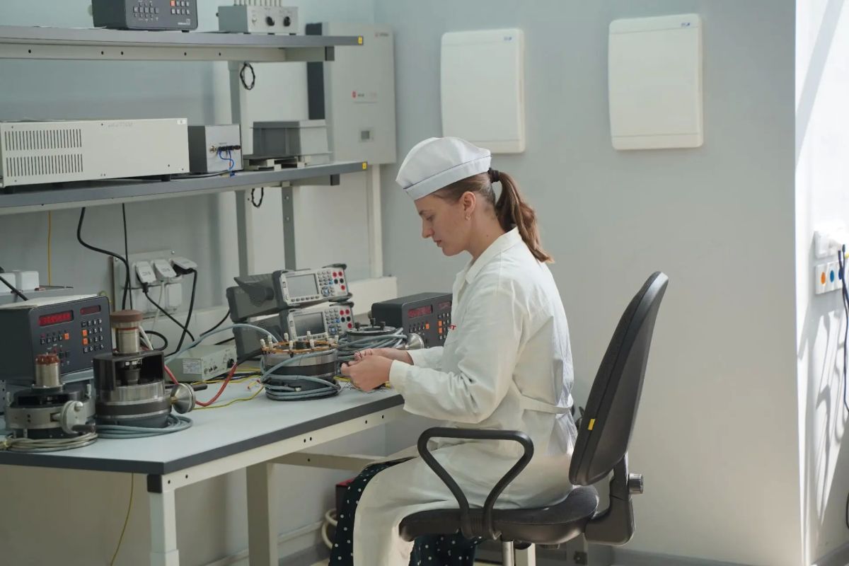 Уважаемые ветераны, работники и руководство акционерного общества «Завод «ФИОЛЕНТ»! Уважаемые ветераны, работники и руководство акционерного общества «Завод «ФИОЛЕНТ»!