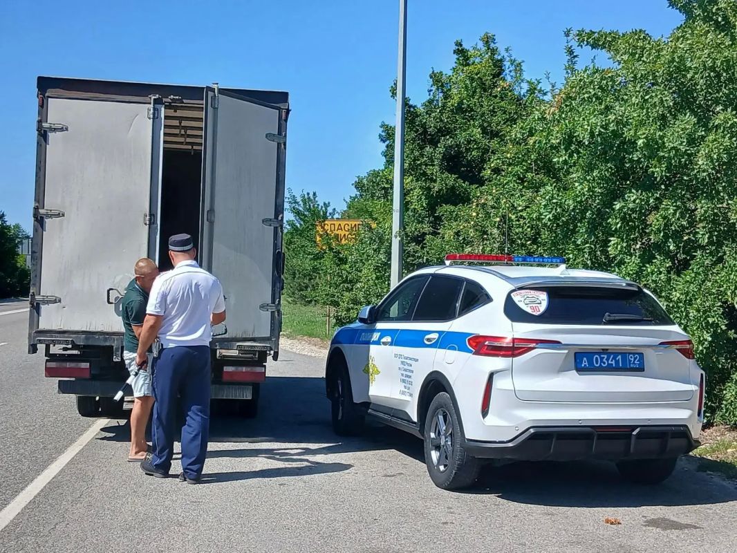 Севастопольские госавтоинспекторы провели профилактический рейд «Грузовик» Севастопольские госавтоинспекторы провели профилактический рейд «Грузовик»