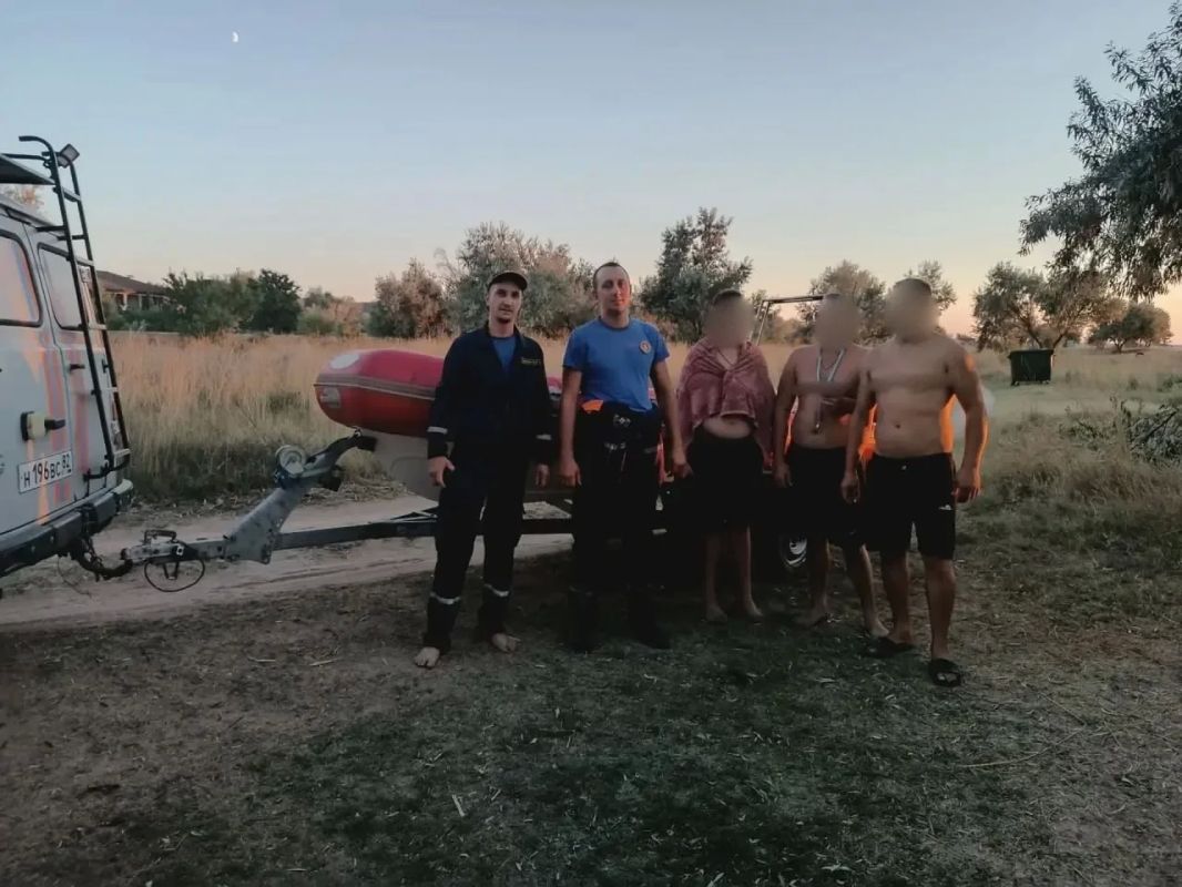 Ребенка и взрослого уносило в открытое море на сапборде в Ленинском районе Крыма