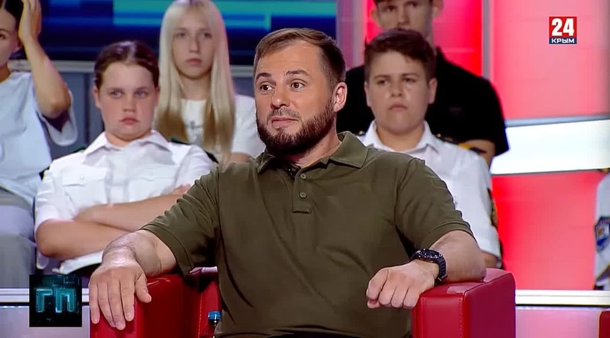 Крымчане активно вступают в отряды теробороны «БАРС», чтобы защитить полуостров