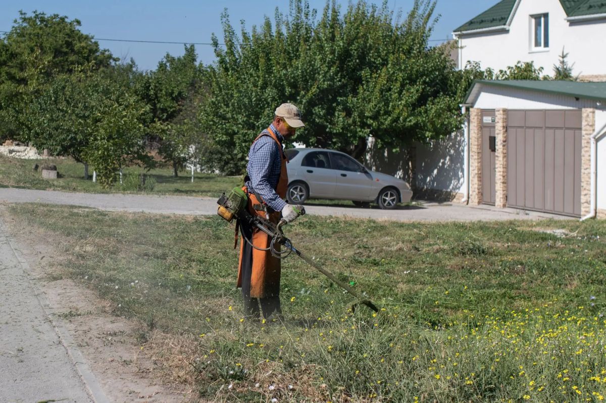 Администрация города Симферополя продолжает комплекс мероприятий, направленных на обеспечение противопожарной безопасности и поддержание городских территорий в надлежащем санитарном состоянии в летний период Администрация города Симферополя продолжает комплекс мероприятий, направленных на обеспечение противопожарной безопасности и поддержание городских территорий в надлежащем санитарном состоянии в летний период