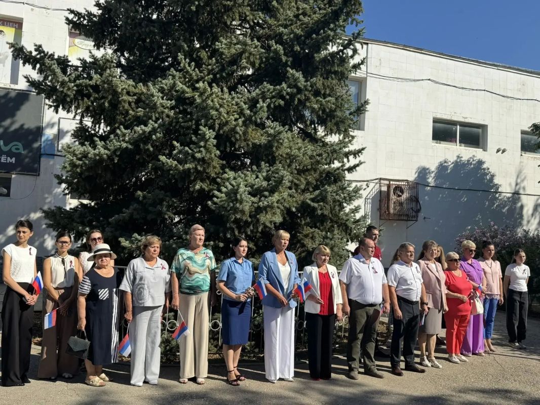 Сегодня в Первомайском районе Республики Крым проведены торжественные мероприятия, посвящённые празднованию Дня Государственного флага Российской Федерации