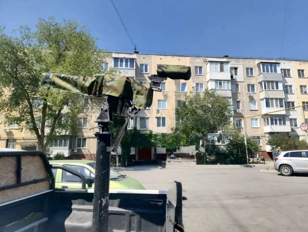 В преддверии Дня Государственного флага России глава администрации Керчи Иван Кошель провел встречу с активом молодого волонтерского сообщества «Доноры неба» В преддверии Дня Государственного флага России глава администрации Керчи Иван Кошель провел встречу с активом молодого волонтерского сообщества «Доноры неба»