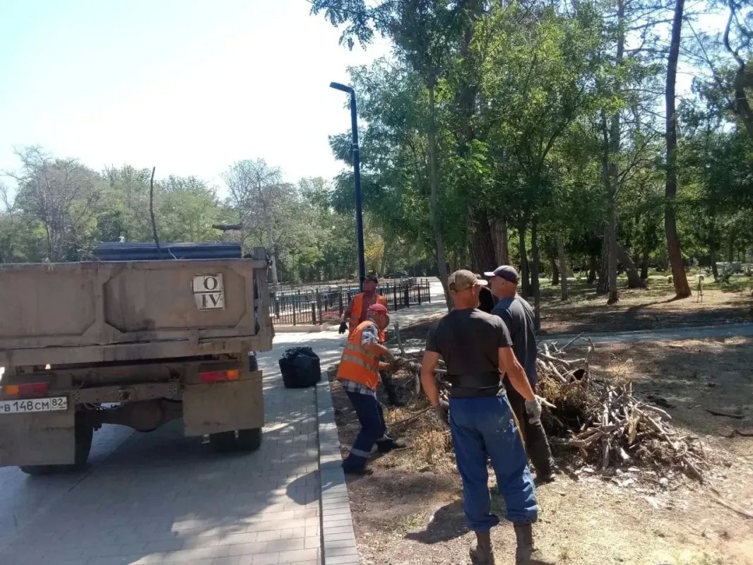 Город Саки преображается: ежедневный труд ради уюта нашего города Город Саки преображается: ежедневный труд ради уюта нашего города