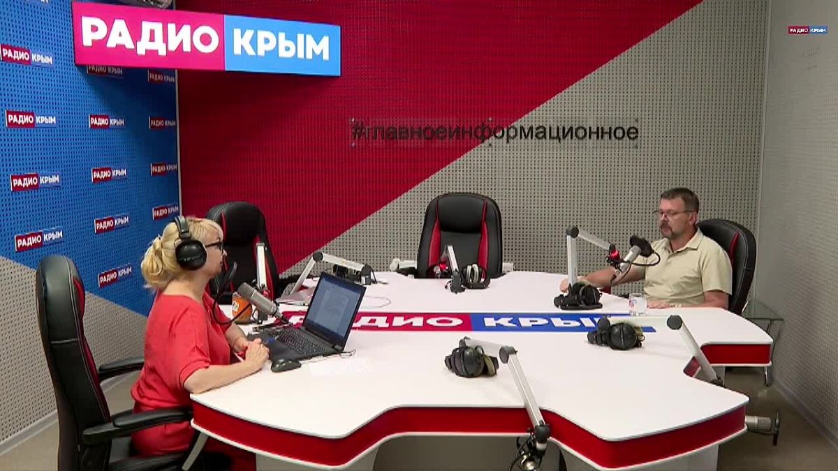 Директор школы Костылев заявил, что школьникам достаточно двух часов в неделю для изучения английского языка