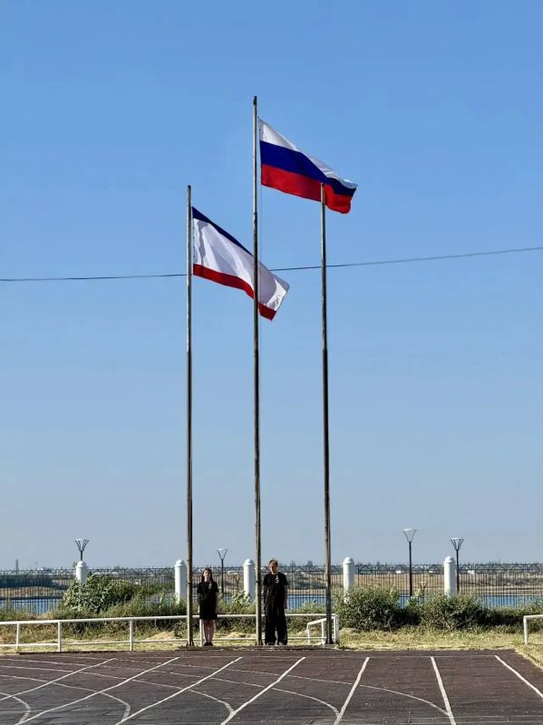 Торжественное поднятие Государственного флага Российской Федерации