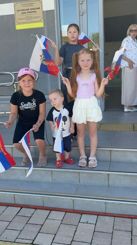 Муниципальный фотоконкурс "ЦВЕТА РОДИНЫ"! Муниципальный фотоконкурс "ЦВЕТА РОДИНЫ"!
