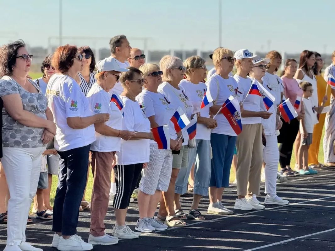Торжественное поднятие Государственного флага Российской Федерации Торжественное поднятие Государственного флага Российской Федерации