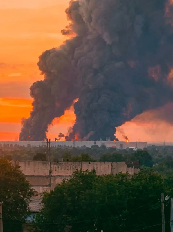 В Самарской области в результате ночной атаки украинских беспилотников повреждены промышленное предприятие и логистический комплекс Ozon в Чапаевске В Самарской области в результате ночной атаки украинских беспилотников повреждены промышленное предприятие и логистический комплекс Ozon в Чапаевске