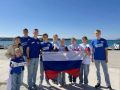 Сегодня, в День Государственного флага Российской Федерации, Ялтинские молодогвардейцы вместе с местным отделением «Волонтёров Победы» вышли на центральные улицы города, чтобы поздравить жителей и гостей Ялты с праздником