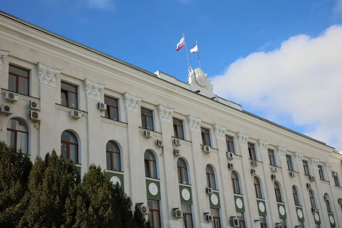 Уважаемые крымчане!. . На сегодняшний день в органы социальной защиты Республики Крым поступило более полумиллиона заявлений на получение единовременной денежной выплаты от граждан, пострадавших в результате чрезвычайной...