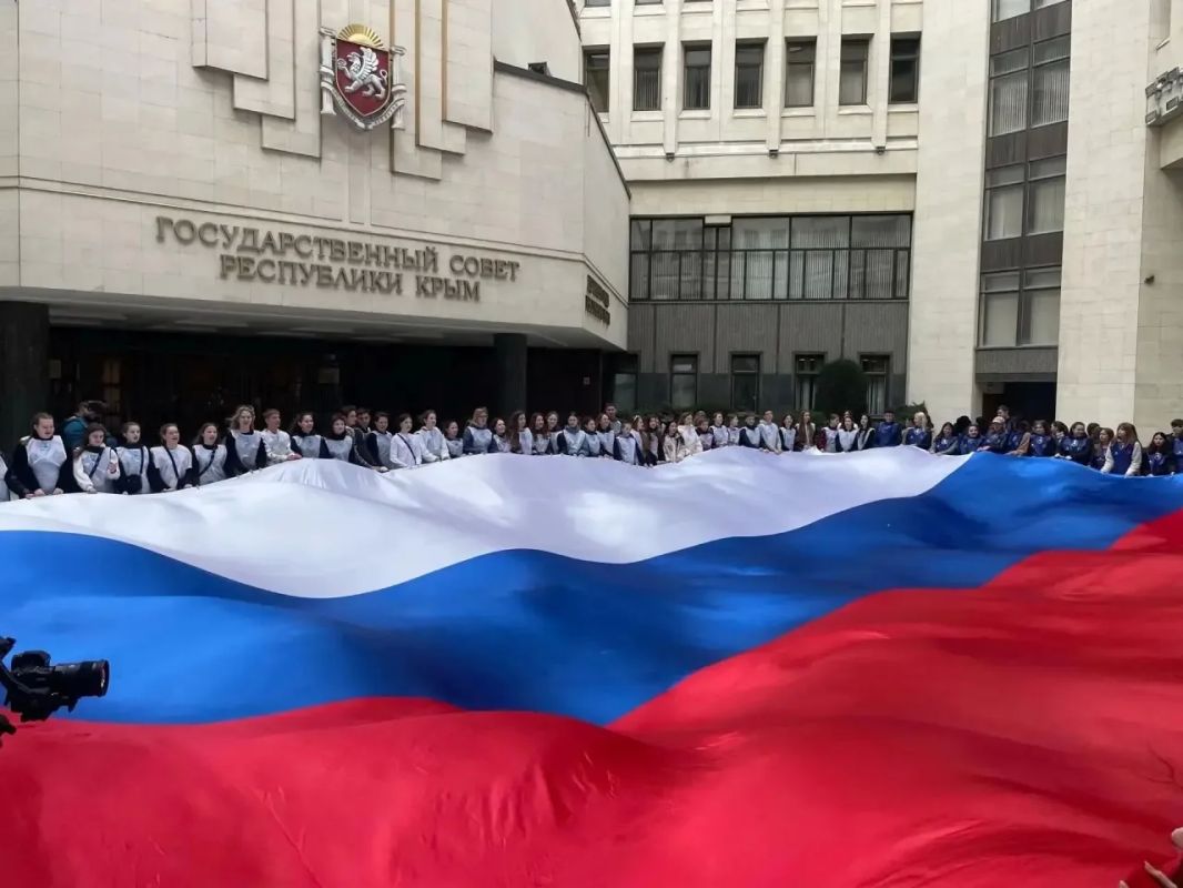 Алексей Зинченко: С Днем Государственного флага