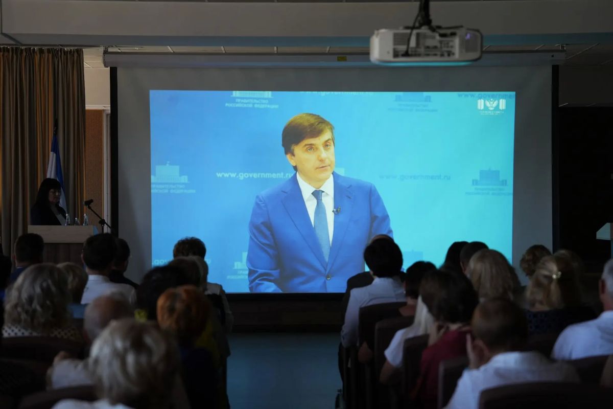 В Крыму состоялась ежегодная августовская педагогическая коллегия, организованная Министерством образования, науки и молодежи Республики Крым совместно с Крымской республиканской организацией Общероссийского Профсоюза... В Крыму состоялась ежегодная августовская педагогическая коллегия, организованная Министерством образования, науки и молодежи Республики Крым совместно с Крымской республиканской организацией Общероссийского Профсоюза...