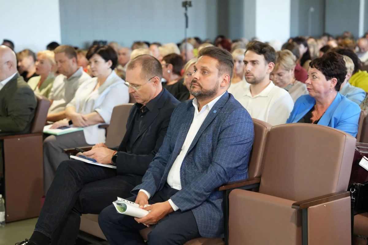В Крыму состоялась ежегодная августовская педагогическая коллегия, организованная Министерством образования, науки и молодежи Республики Крым совместно с Крымской республиканской организацией Общероссийского Профсоюза... В Крыму состоялась ежегодная августовская педагогическая коллегия, организованная Министерством образования, науки и молодежи Республики Крым совместно с Крымской республиканской организацией Общероссийского Профсоюза...